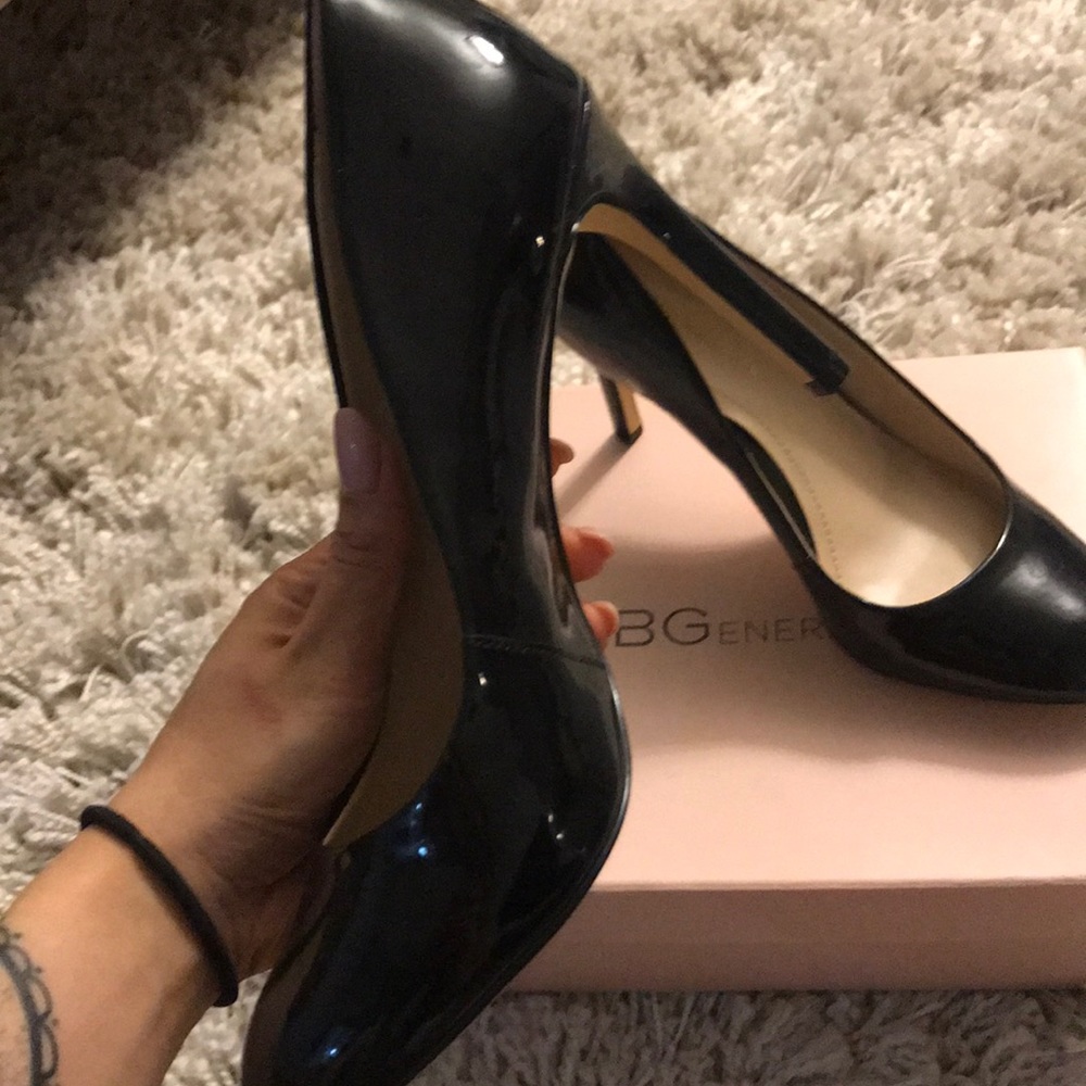 BCBG Black High heel for all occasion! - Picture 4 of 8
